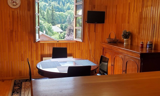Saint-Leger-les-Melezes Apartment | Les Serintes - 3-room apartment - 5-minute walk to the slopes!