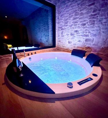 Talmont-Saint-Hilaire Villa | Les Suites du Payré - Suite Romance