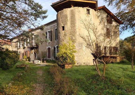 Montesquieu-Avantes House | Les toits de Miramont