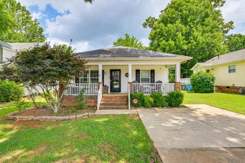 Belmont Historic District House | Less Than 1 Mi to River and Downtown Belmont Cozy Cottage