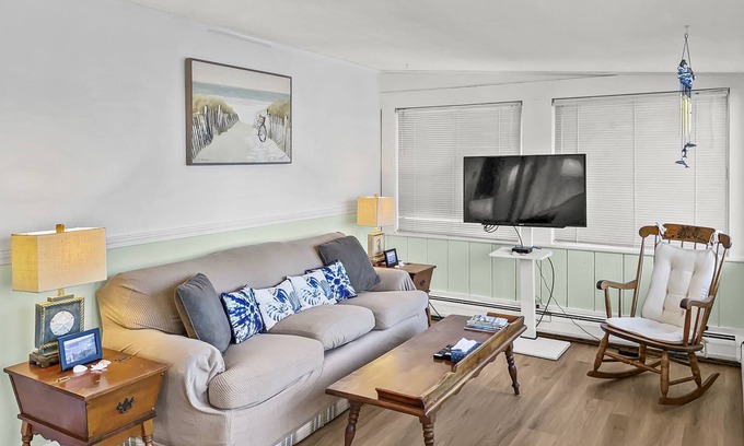 Harwich Port House | Less than 100 Feet to Beach Close to Town Updated Wifi Dog Friendly Cottage