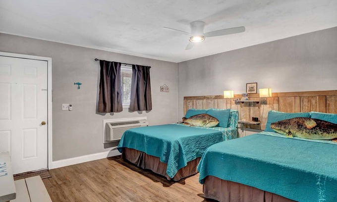Quitman Hotel | Less than a mile from Lake Fork-UPDATED-Catfish Cabin Rm 1