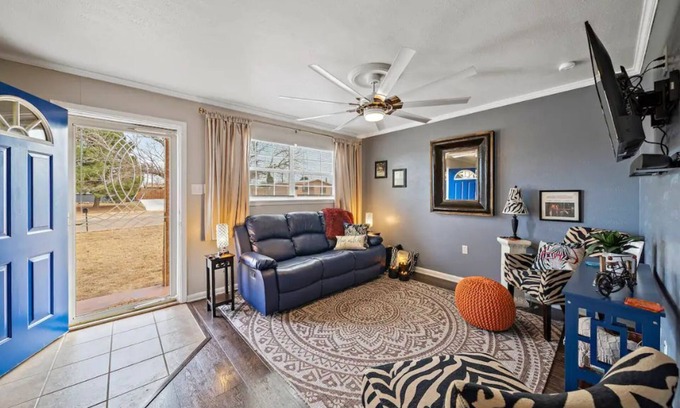 Big Spring House | Let D's Cozy Cottage Provide a Comfortable Stay!