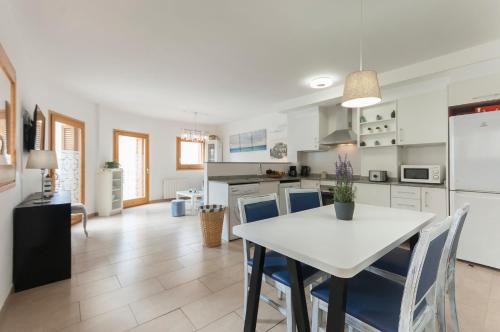 Tossa de Mar Apartment | Lets Holidays Mediterranean apartment 3 minutes to the beach 3