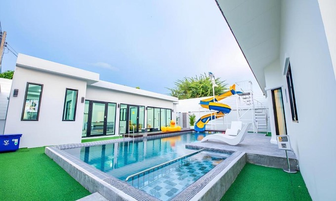 Bang Sare Villa | Level Flow pool villa Pattaya