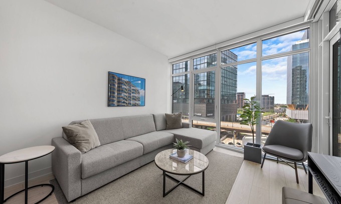West Loop Hotel | Level - Fulton Market One Bedroom Suite with full kitchen and living room