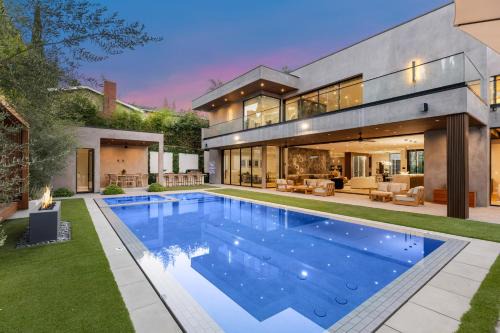 Sherman Oaks Villa | Levitt Lane