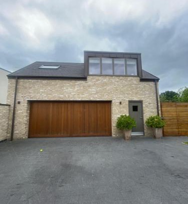 Girton Apartment | Lewis House studio with parking