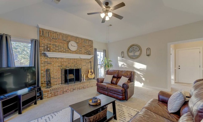 Lexington House | Lexington Layover House 3 BD 2 BA Private Home