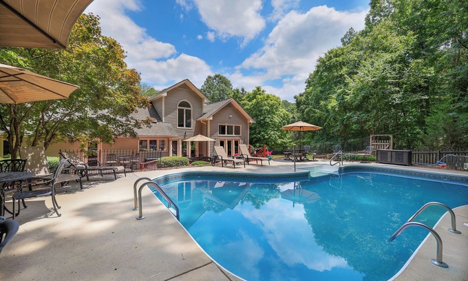 North Garrett Road House | Lg Pool House w/Hot Tub Central to RTP*Pool Open*