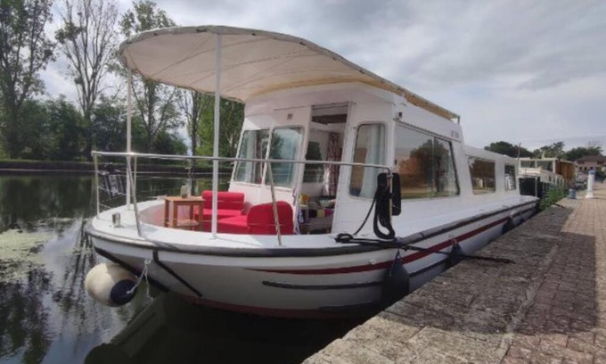 Briennon Boat Rental | Libéllule péniche nuit insolite