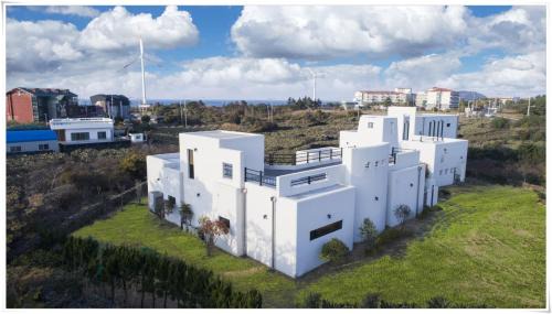 Hallim Hotel | Libentia Hotel & Poolvilla