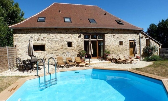 Jumilhac-le-Grand House | Liberte Barn with private heated swimming pool secure garden dog freindly