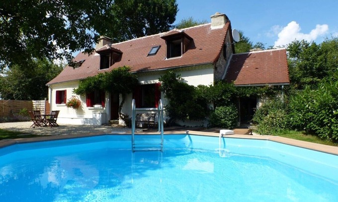 Jumilhac-le-Grand Cottage | Liberte Cottage private and secure dog friendly garden