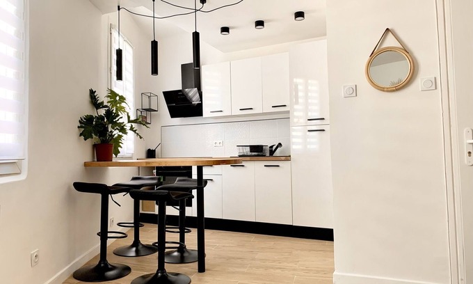 Thiers Apartment | Liberté: fully-equipped 2-room apartment in city center