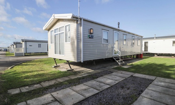 Prestatyn Cottage | LIDO GOLD 205, family friendly, country holiday cottage in Prestatyn
