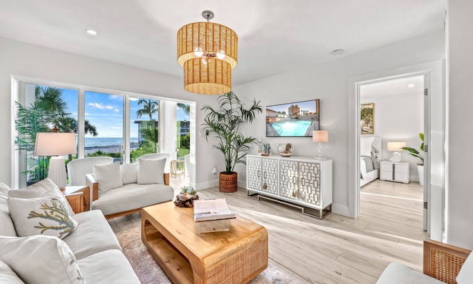 Sarasota Condo | Lido Harbour South - Beachfront Condo with Heated Pool & Sunset Views
