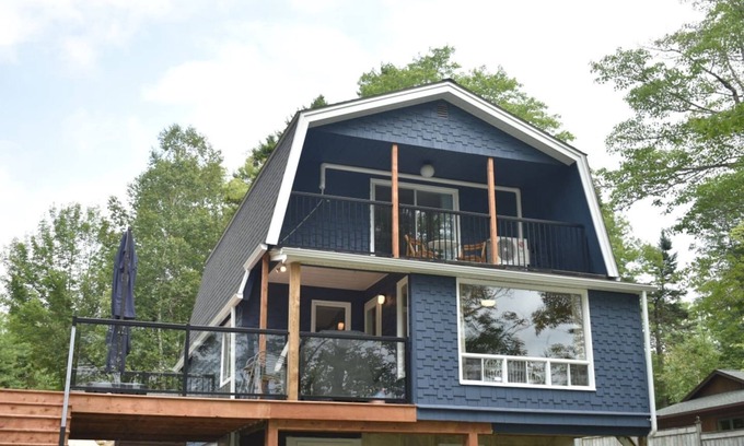 East Dalhousie House | Life is Great on the Lake!