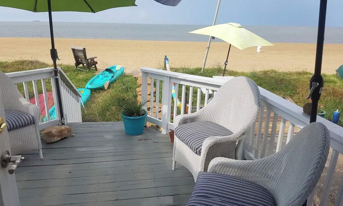 Norfolk House | LIFE ON A SANDBAR! Stay in the Pink House