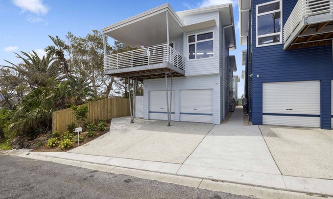 Woolgoolga House | Lifestyle, Walk to Beach, Pet-Friendly and Ocean V