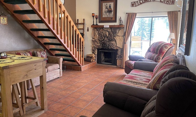Red River Apartment | Lifts West 208 with Wifi
