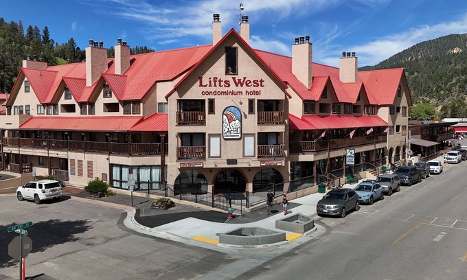 Red River Condo | "Lifts West Condo 212" In town-near Platinum chair lift-Wifi-2 level