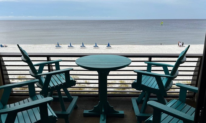 Silver Sands Beach Condo | Light and Beachy