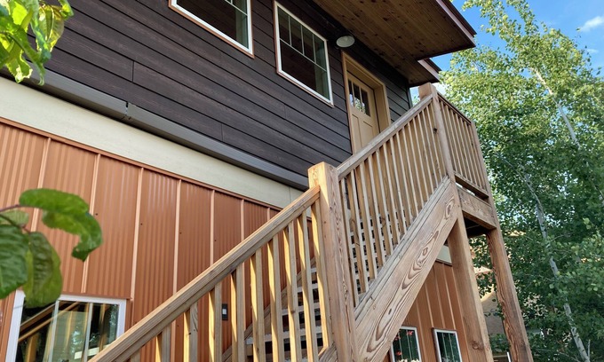 Sandpoint Apartment | Light - filled 1-bedroom apartment with AC, WiFi in delightful South Sandpoint