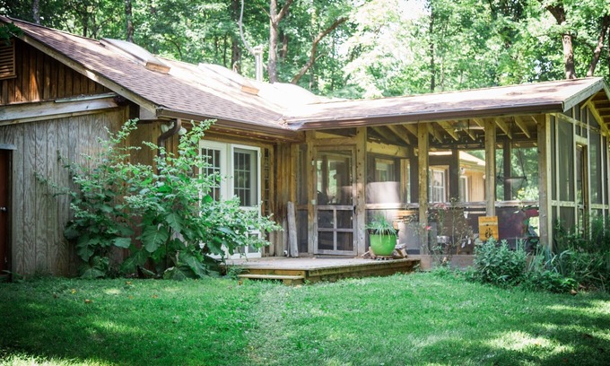 Hood Cabin | Light-filled cabin- 2 bed 2bath- beautiful hot tub for stargazing. SNP-hiking!