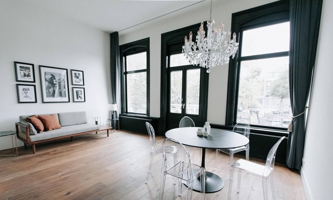 Oude Pijp Apartment | Light, spacious apartment next to city center