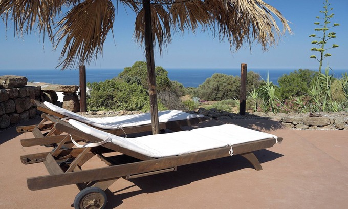 Pantelleria House | [Lighted Pool + Sea View + Barbecue] "The Alcove Dammuso"