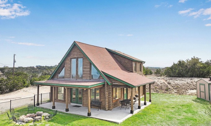 Johnson City House | Lighthouse Hill Ranch - Log Home - situated on 2001 acres!