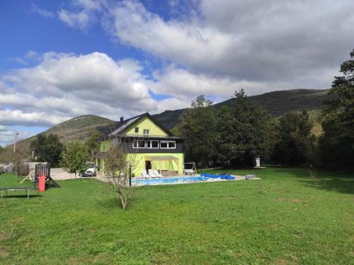 Lovinac House | Lika Relax and Party House with sauna, jacuzzi and outdoor heated swimming pool