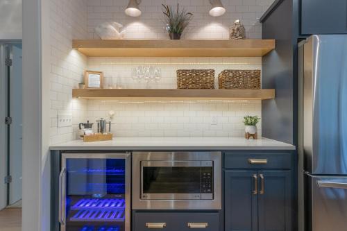 South Haven House | Lilac Cottage-Private getaway close to beach