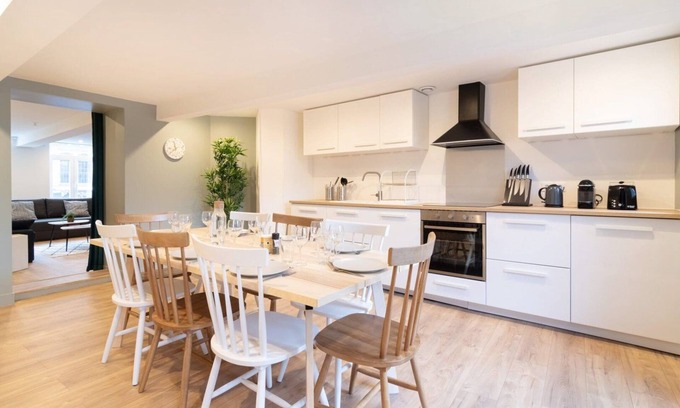Wazemmes Apartment | Lille Centre: Fully-equipped triplex with terrace