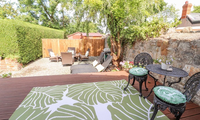 Meliden Cottage | LILY PAD, family friendly, with a garden in Dyserth