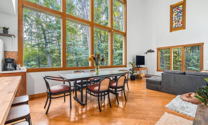 Traverse City House | Lincoln Lodge: Secluded~Wineries~Dog Friendly