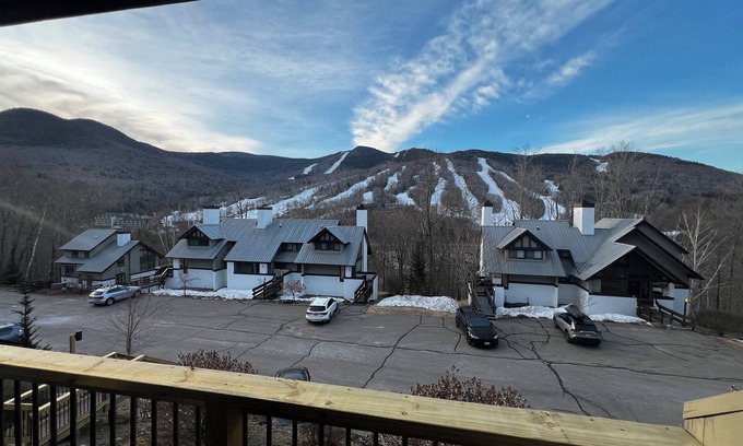Lincoln House | Lincoln Unplugged, an Elevated Experience : Cozy Pad with Pools & Views.