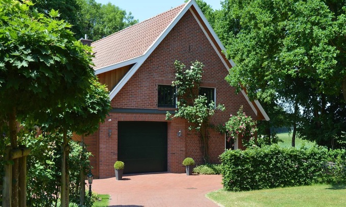 Holthaus Villa | Lindern Woodland Mansion