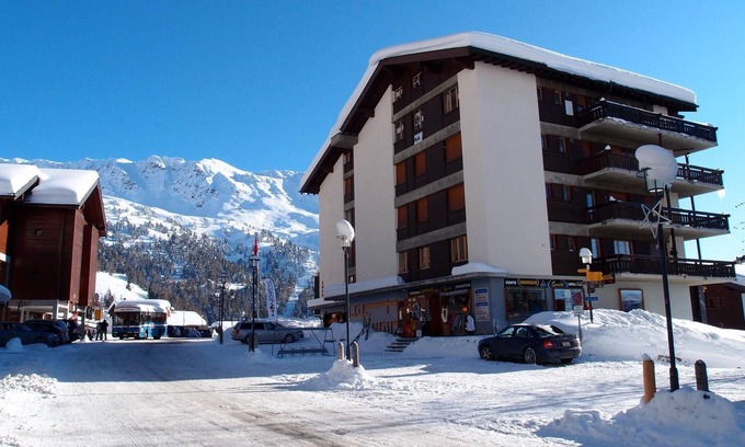 Chandolin Apartment | Linen is not included in the service. We provide, if desired, linen packages including bed linen, ba