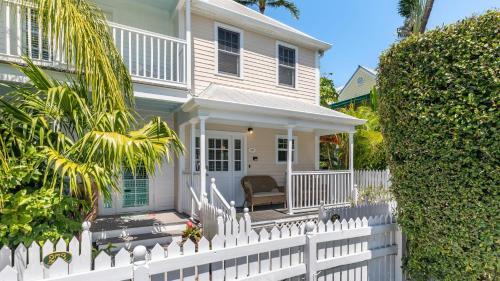 Bahama Village House | Linger Longer by AvantStay Key West Walkable Gated Community Shared Pool Week Long Stays Only