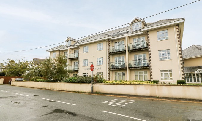 Edern Apartment | LINKSWAY, pet friendly, country holiday cottage in Morfa Nefyn