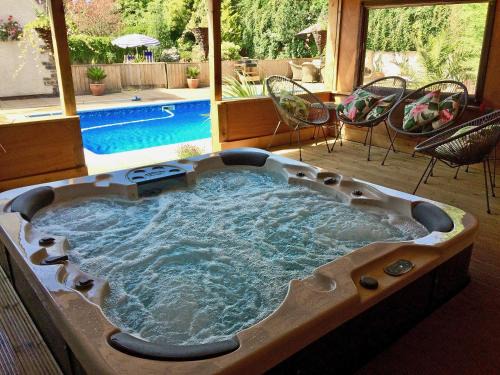 Fitzhead House | Linnets