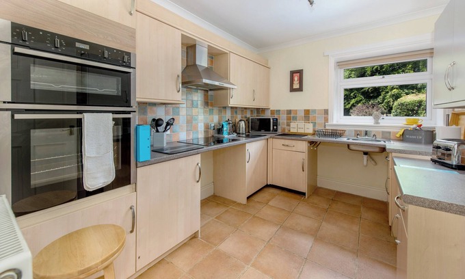 Fitzhead House | Linnets Somerset holiday home with heated swimming pool & Swedish hot tub