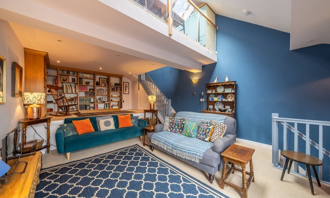 Kendal House | Linstead House - Modern Townhouse with views