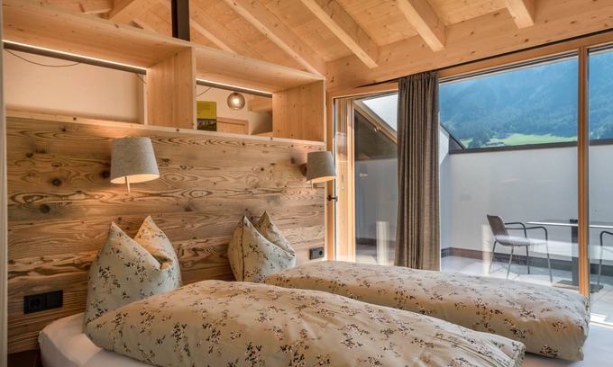 Santa Maddalena Apartment | Lippmöshof Holiday Apartment Reguz with Mountain View, Garden, Terrace, Sauna and Wi-Fi