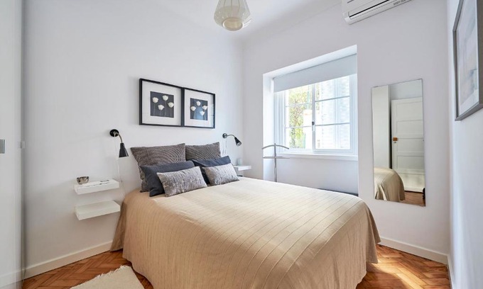 Alvalade Apartment | Lisbon Haven - By the METRO with AC