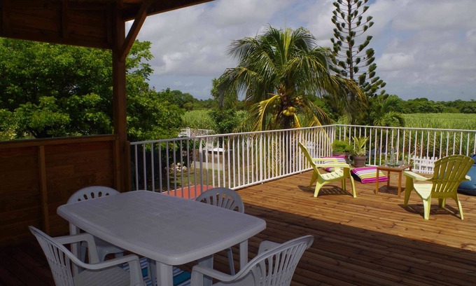 Morel Apartment | "Lisoé Lodge, a stone's throw from the sea