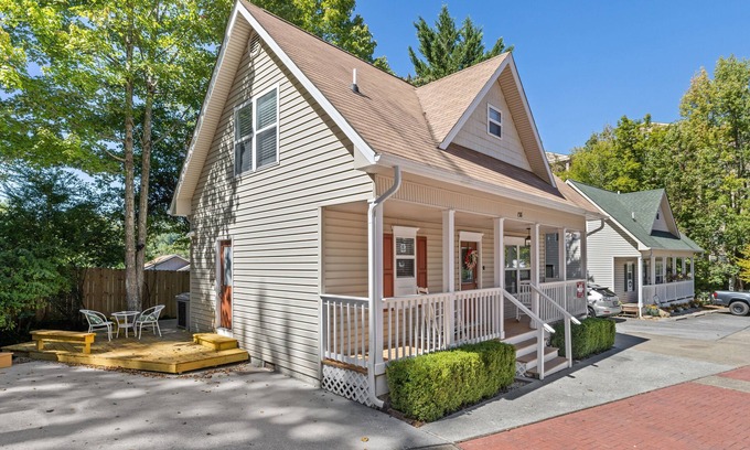 Gatlinburg Cottage | Little Bear Cottage is located only a half-mile away from downtown Gatlinburg!