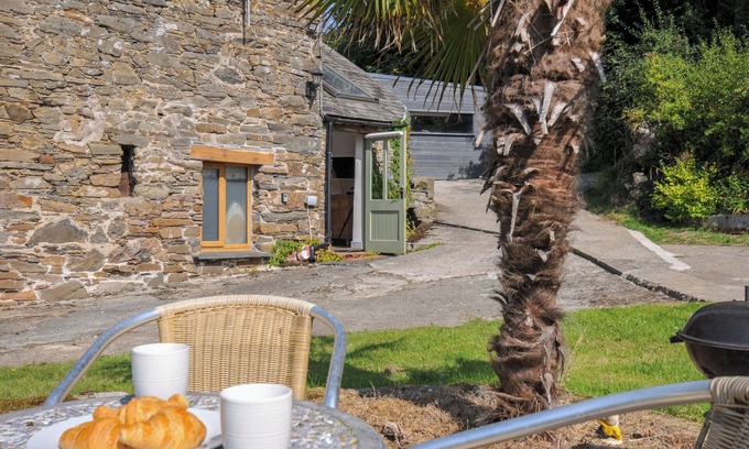 Quethiock Cottage | LITTLE COOMBE, pet friendly, with a garden in Liskeard
